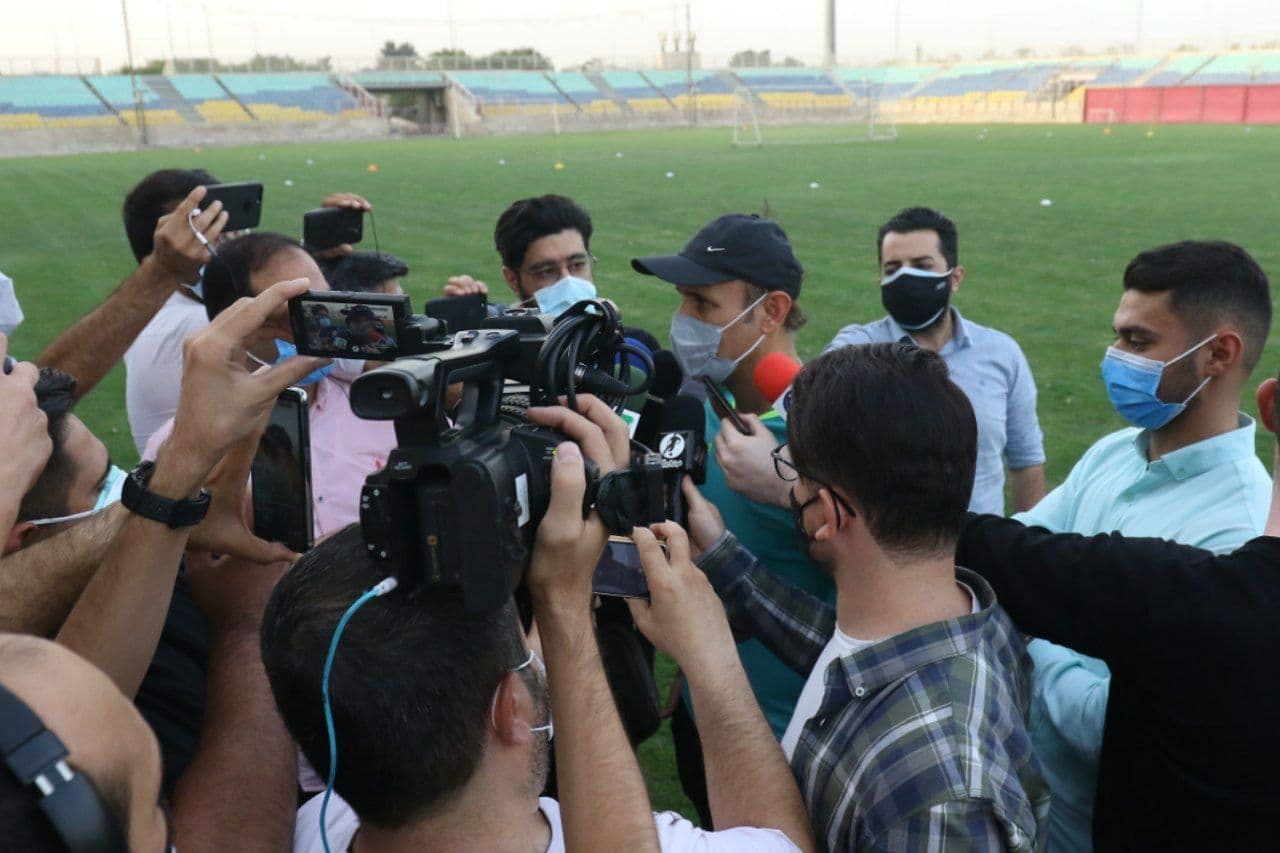 گل محمدی: قانون جذب خارجی ها فقط برای پرسپولیس است/چرا با مربی باشگاهی، برای تیم ملی قرارداد می بندند؟