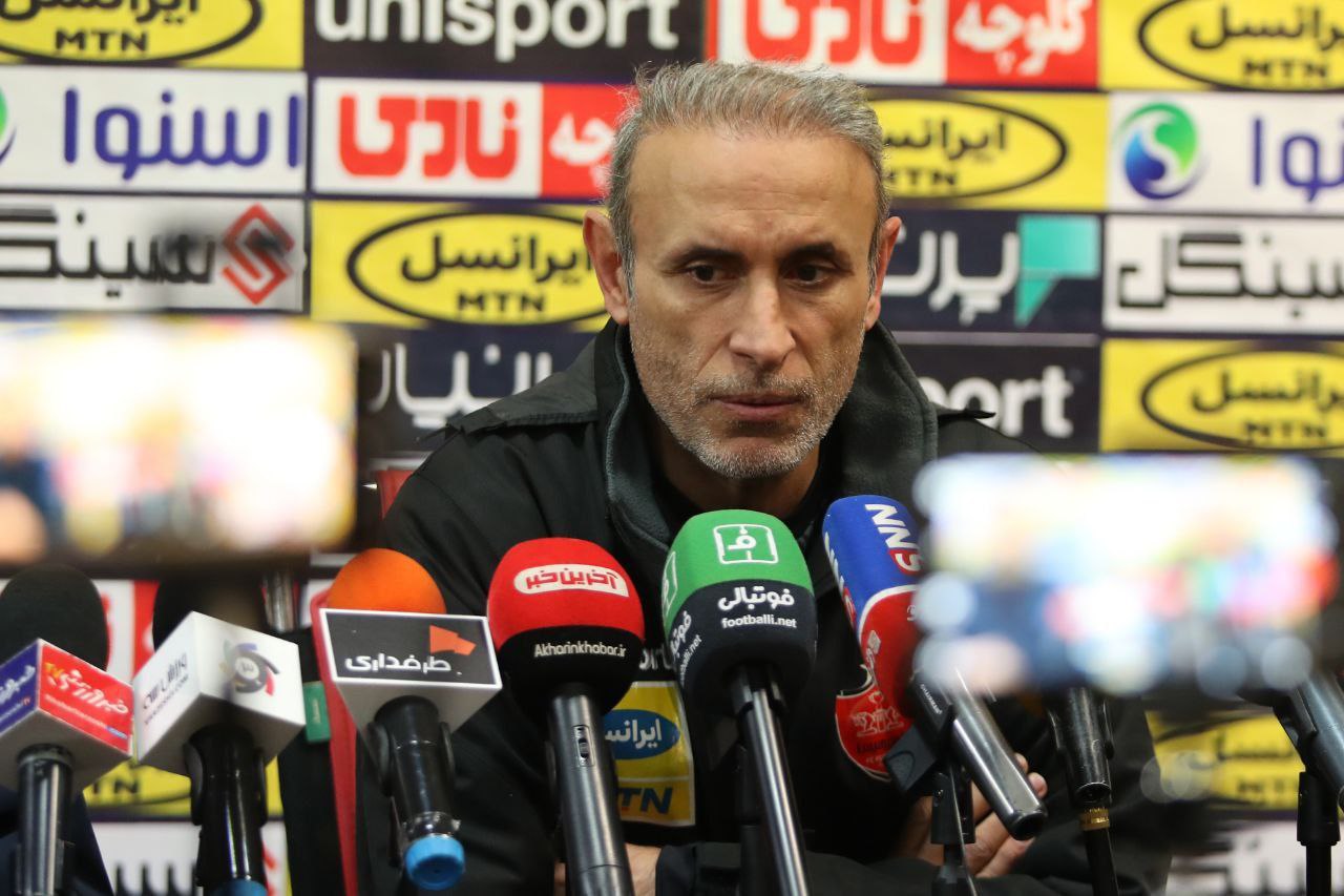 گل‌محمدی: برای پرسپولیس برنامه‌ریزی عجیب می‌کنند/ از ماندن سیامک در تیم خوشحالم