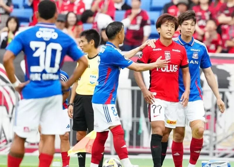 یک سال محرومیت به دلیل حمله به تیم داوری!